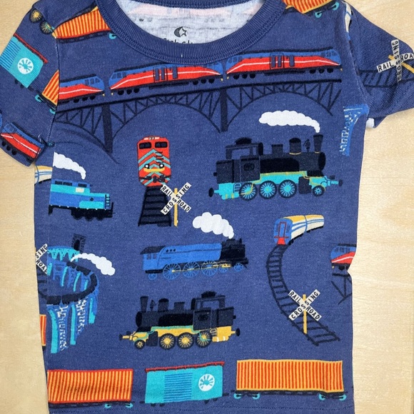 2T pajamas - Picture 5 of 7